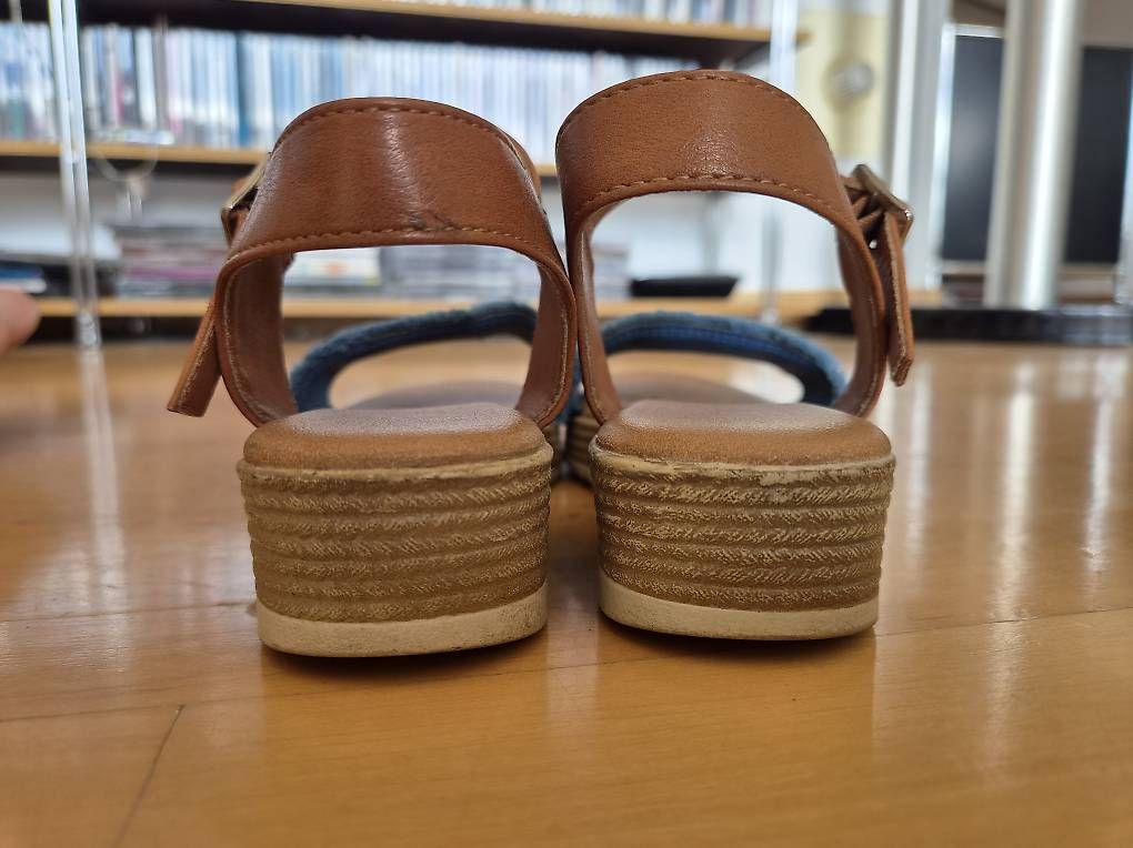 Esprit Scarpe per ragazze: Schicke Sandalen, Esprit, Gr.31 – Usato da Russikon venduto da i_laura 2