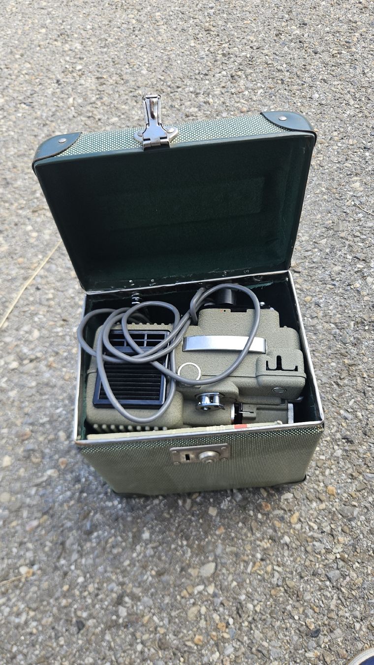 Proiettori: Projecteur Eumig P8 Imperial avec mallette – Usato da La Chaux-de-Fonds venduto da exup-51 1
