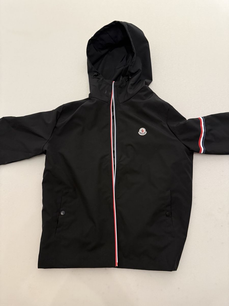 Moncler Giacche: Moncler Windbreaker – Nuovo (secondo la descrizione) da Chur venduto da sil_v7n6