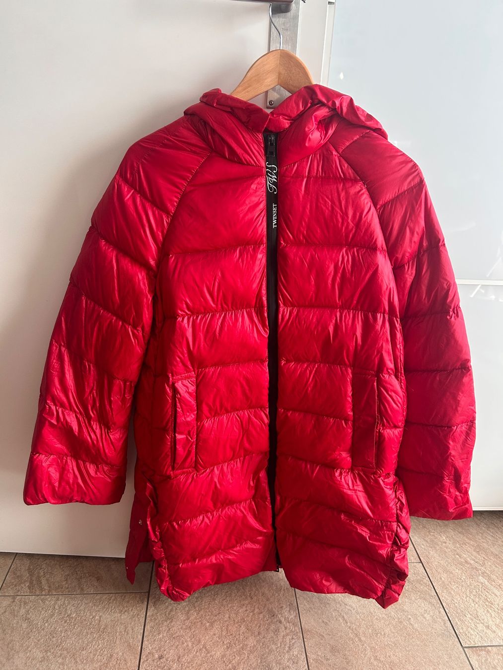 Twinset Cappotti: TWINSET Daunenmantel Rot – Usato da Bönigen venduto da zis_bnd7