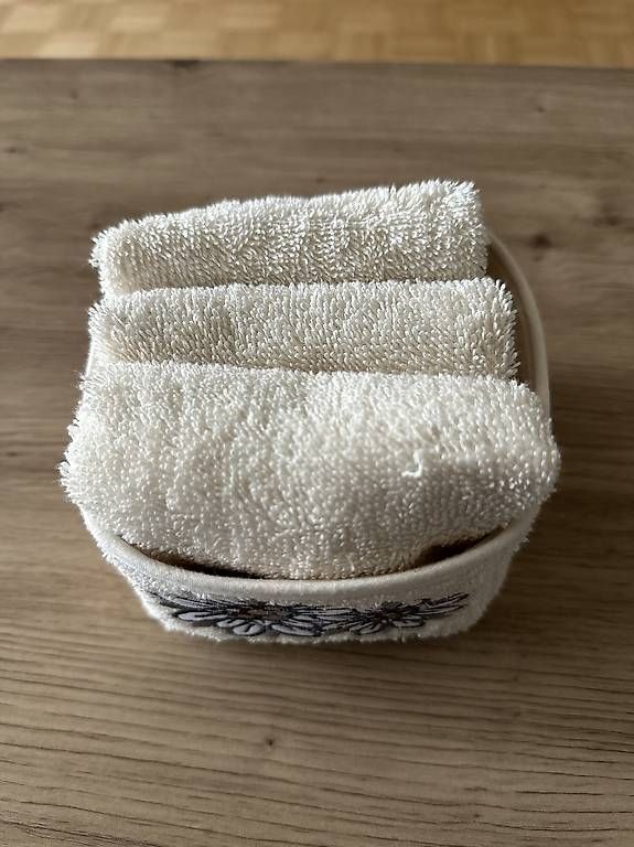 Serviettes de bain: Handtuchset mit Edelweiss / 3 Cime Dolomiten – Neuf avec emballage d'origine à Celerina par Little29 1