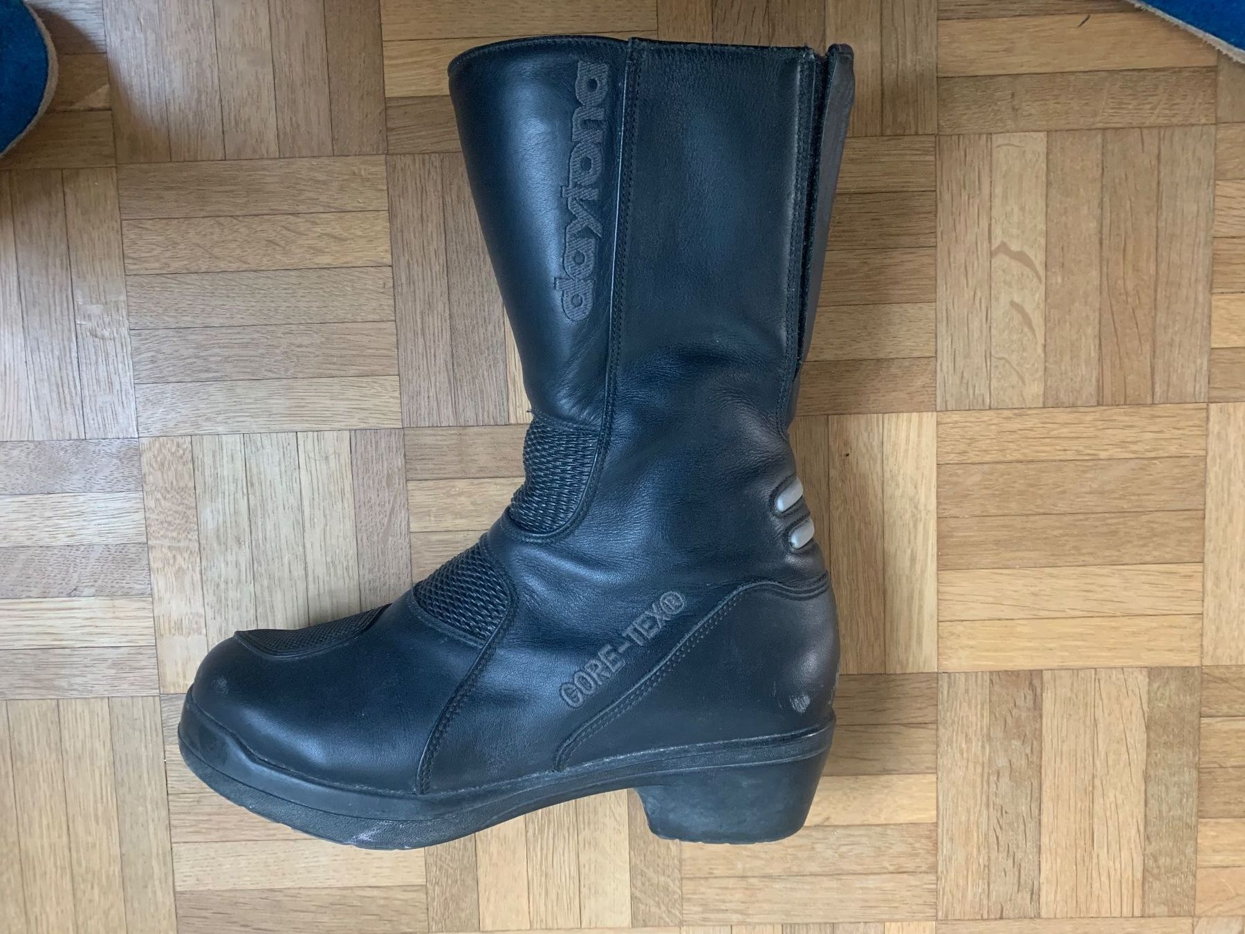 Chaussures femmes: Motoradstiefel mit erhöhtem Absatz – D'occasion à Winterthur par Wellenreiter88 4