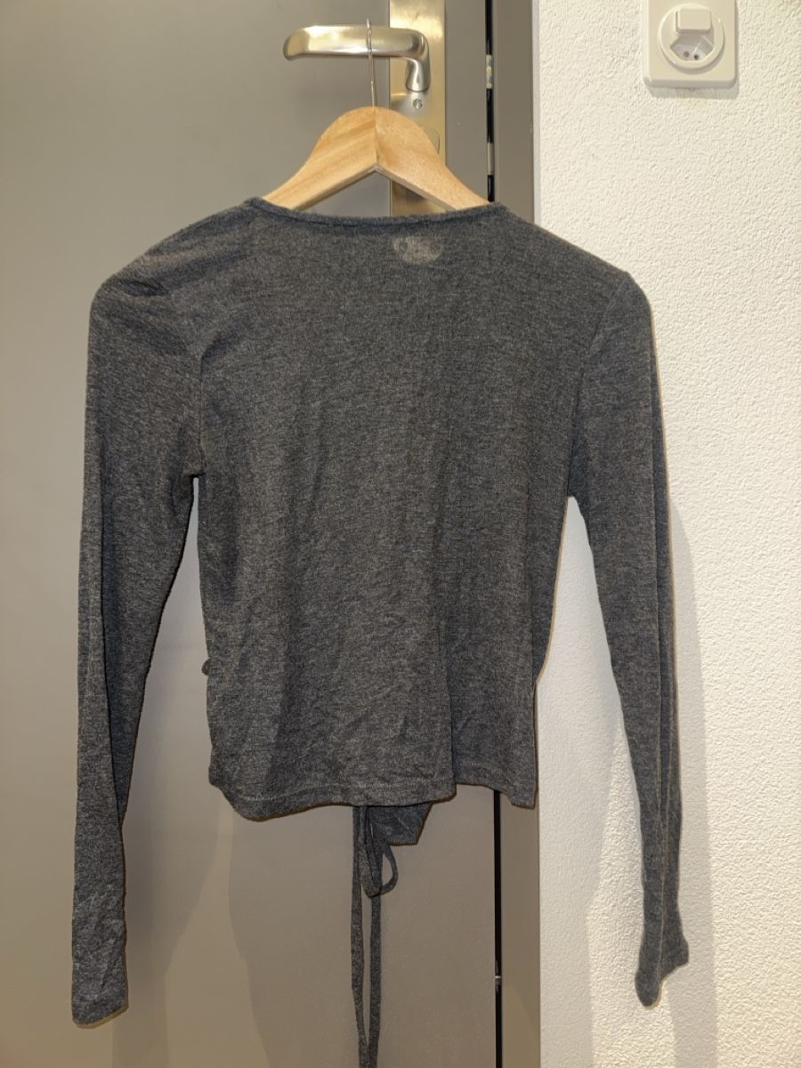 Zara Pulls & Sweat-shirts: Dark gray cardigan – D'occasion à Zürich par VittoDS 1
