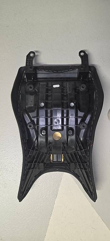 Tutti i ricambio per moto: Honda NT1100 selle comfort – Usato da Crissier venduto da tic_qb2s 2