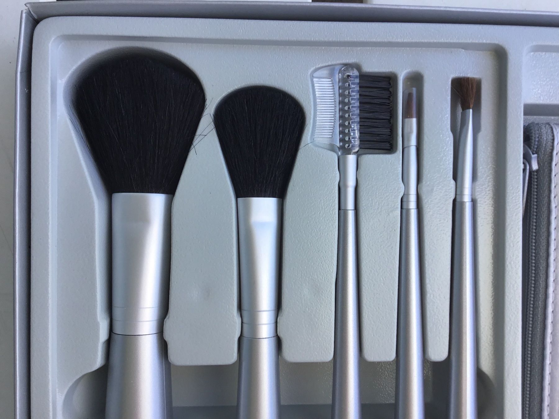 Make-up: Coffret pinceaux maquillage avec support – Nuovo e nell'imballaggio originale da Le Landeron venduto da nic_8hd5 1
