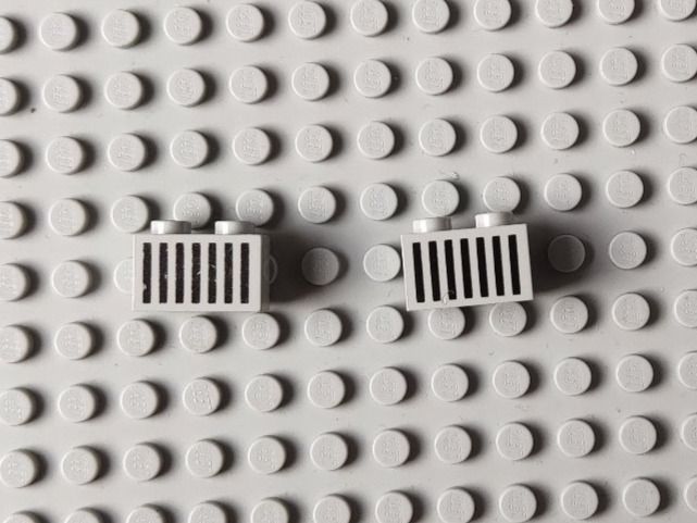 Lego Kit di costruzioni: LEGO Classic Space - Brick 1x2 Grille Pattern - 3004p06 – Usato da Muhen venduto da Legoholic
