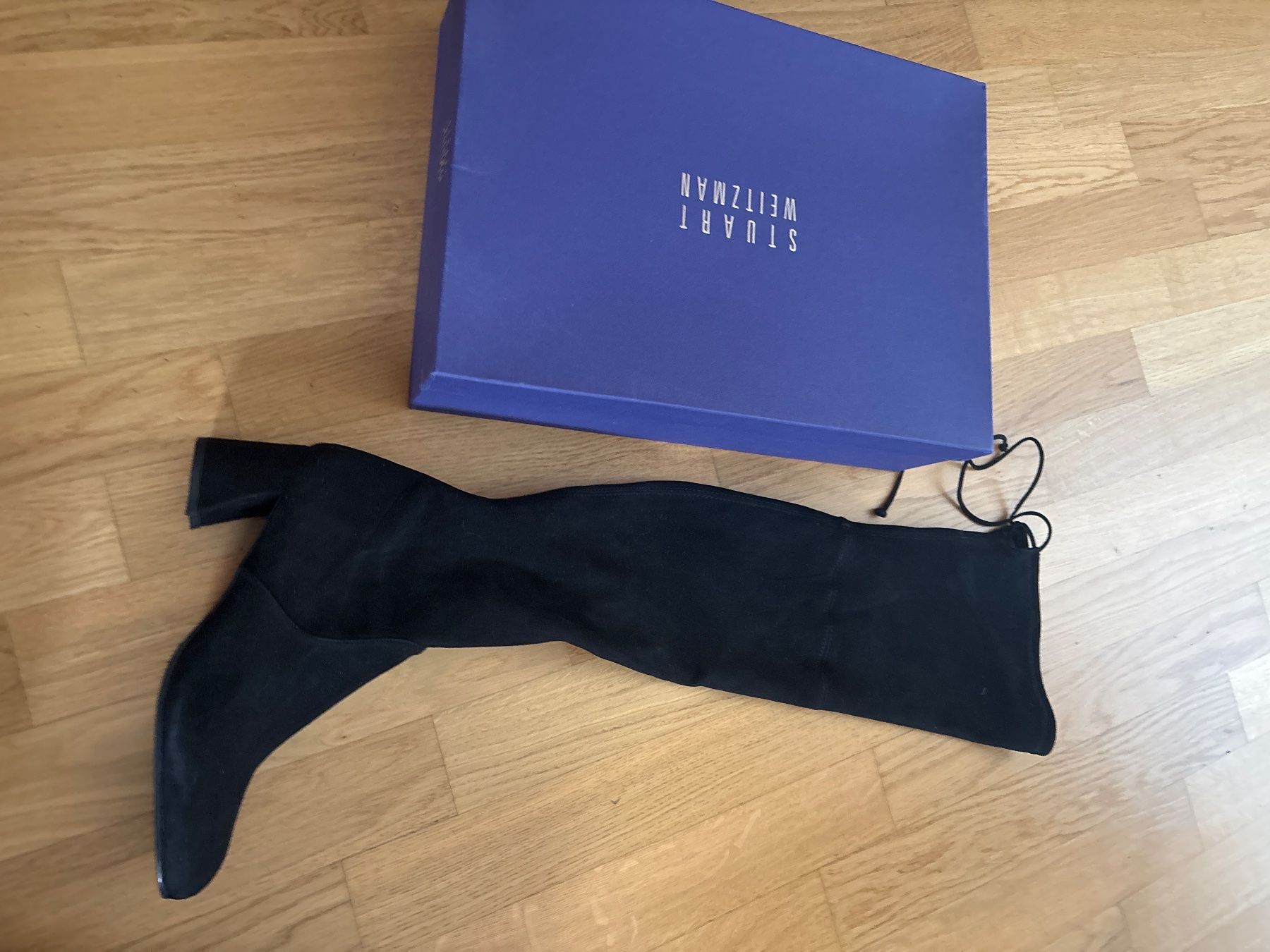 Stuart Weitzman Scarpe da donna: Stuart Weitzman Overknee Stiefel, ungetragen, 40 – Nuovo e nell'imballaggio originale da Zürich venduto da stefwax12