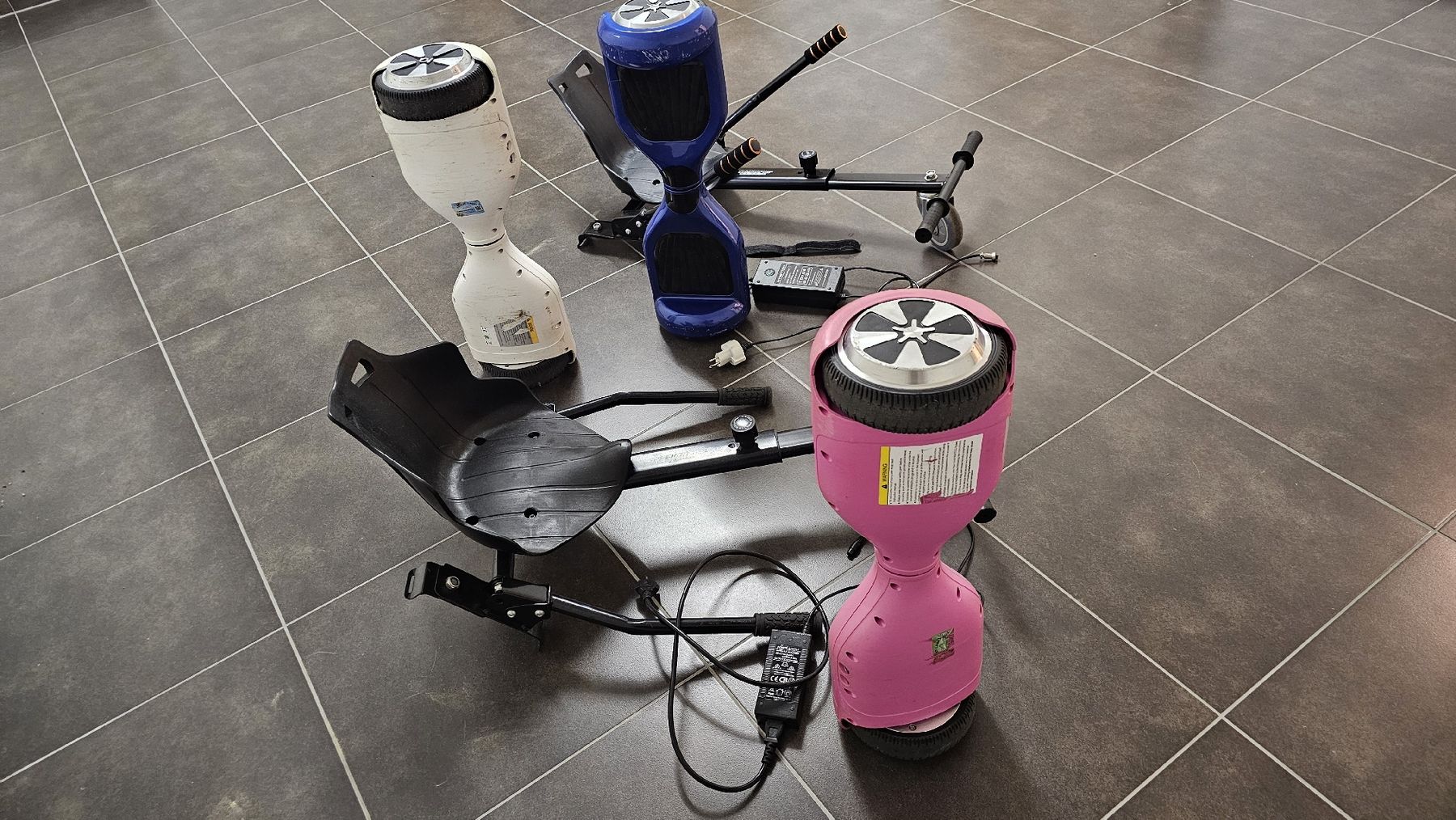 Hoverboard: 3 Hoverboards mit 2 Karts diverse Farben gebraucht – Usato da Oberbuchsiten venduto da Donald_Duck313 4