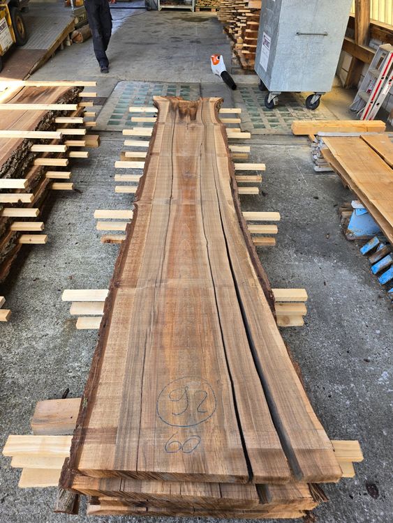 Holzartikel: Nussbaumbrett Nr.92 (gut für Epoxidprojekt) – Neu (gemäss Beschreibung) aus Lützelflüh-Goldb von Waelchris