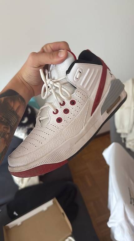 Scarpe da uomo: Jordan 3 taglia 40 – Usato da Pregassona venduto da sal_tp5h