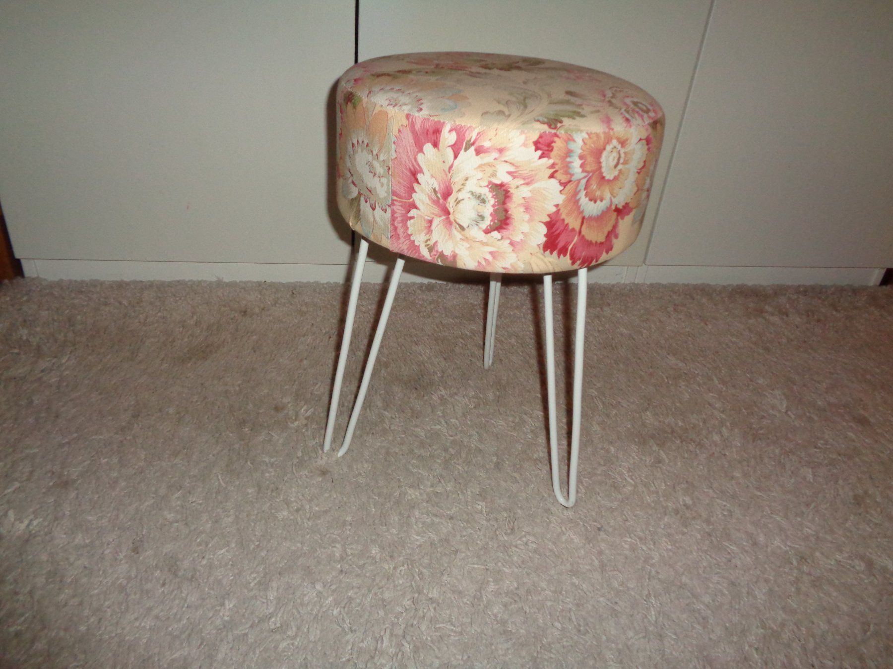 Hocker: *** Shabby Hocker *** / Blumen – Gebraucht aus Othmarsingen von Leuchtturmlady 2