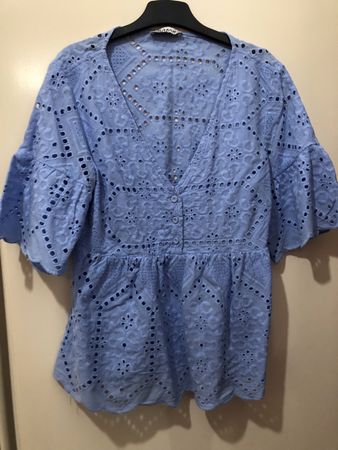 Camicetta azzurra con pizzo Taglia 46 (Italia)