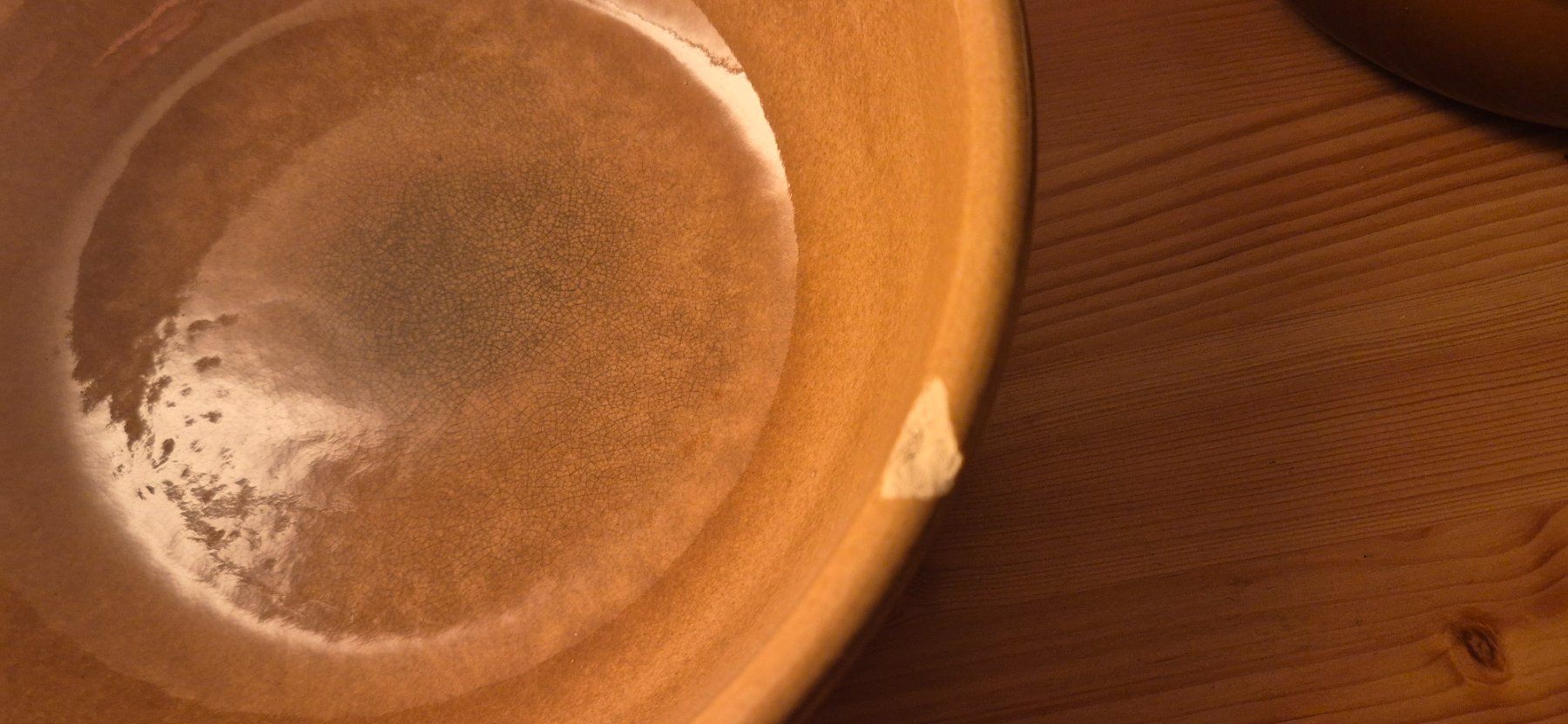 Schalen: Fondue Klassiker,2 Caquelons, einer mit abgesprungenem Stück – Gebraucht aus Dietikon von dorum