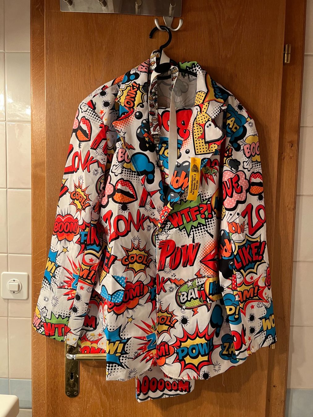 Costumi: Kostüm Anzug Comic Design Grösse L – Usato da Zermatt venduto da B.15.v02 1