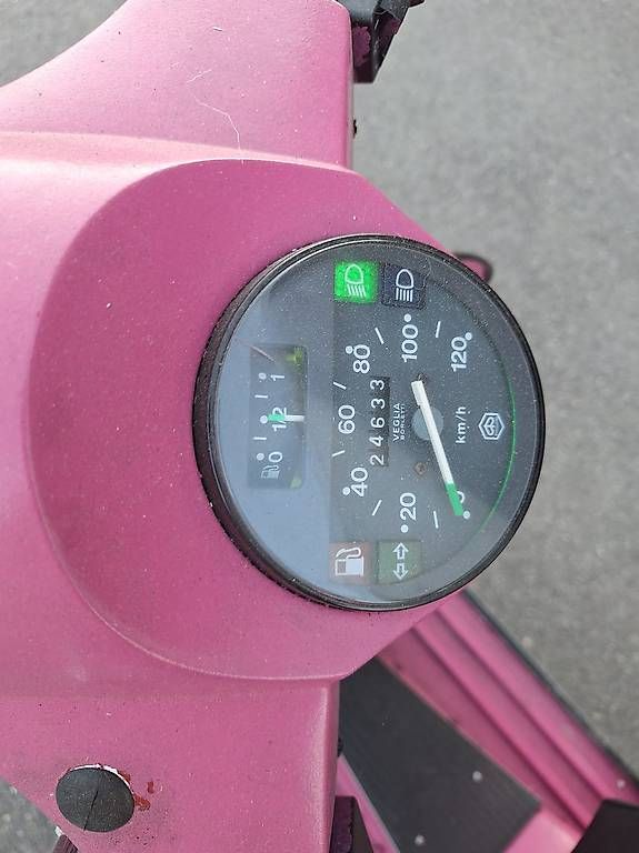 Strada: Vespa PX 125 rose Expertisée – Usato da Attalens venduto da rosset2m 4