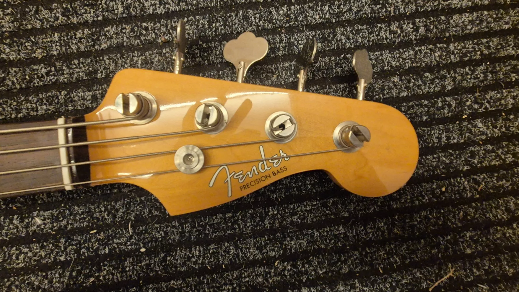 Fender Strumenti musicali: Fender Precision Bass – Usato da Elsau venduto da Woolie81 1