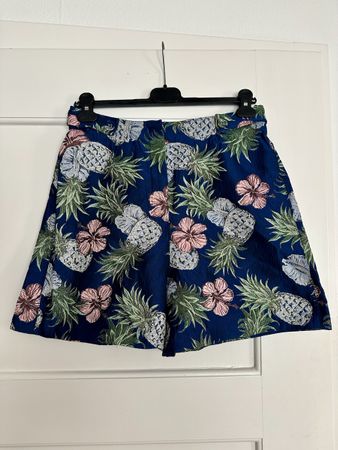 Pinko Shorts, Size 12, Blue with Hawaiian Print🍍🌺🌴