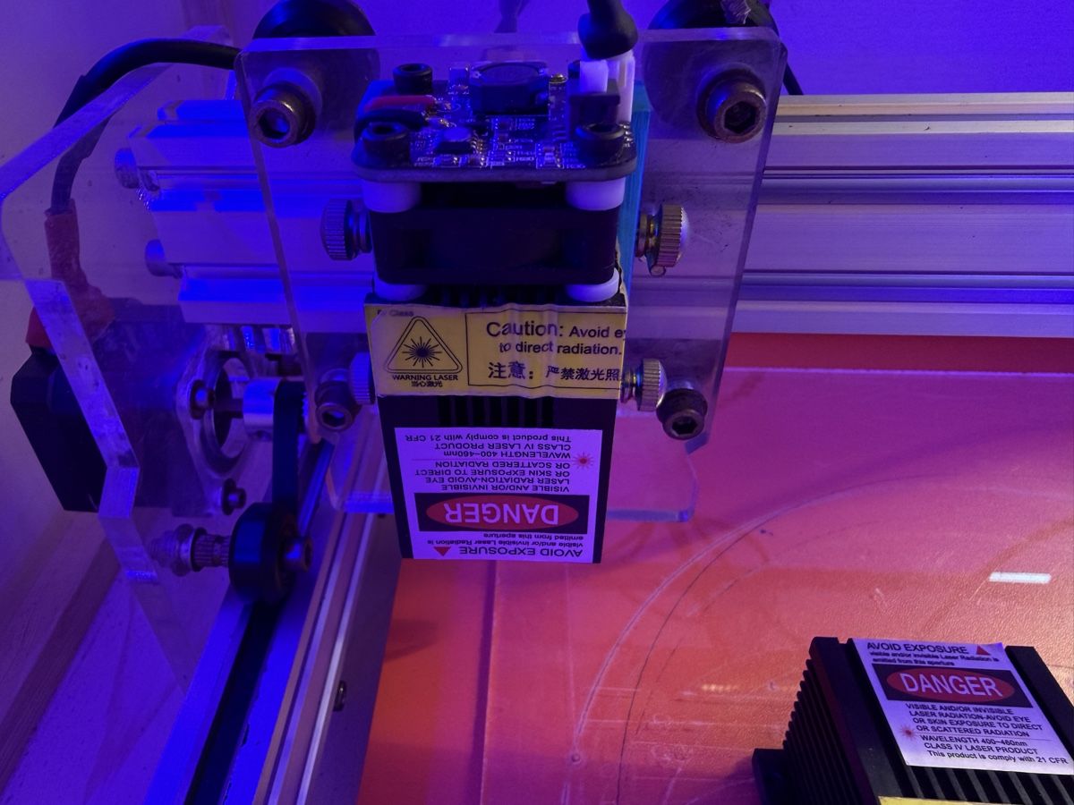Tutti gli attrezzi: Laser Engraver / Cutter, 2 Köpfe – Usato da Egnach venduto da Utilis 4