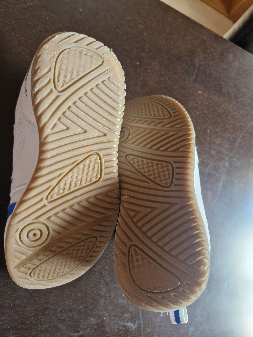 Scarpe per ragazzi: Turnschuhe Gr.28 – Usato da Disentis/Mustér venduto da epa_862v 2