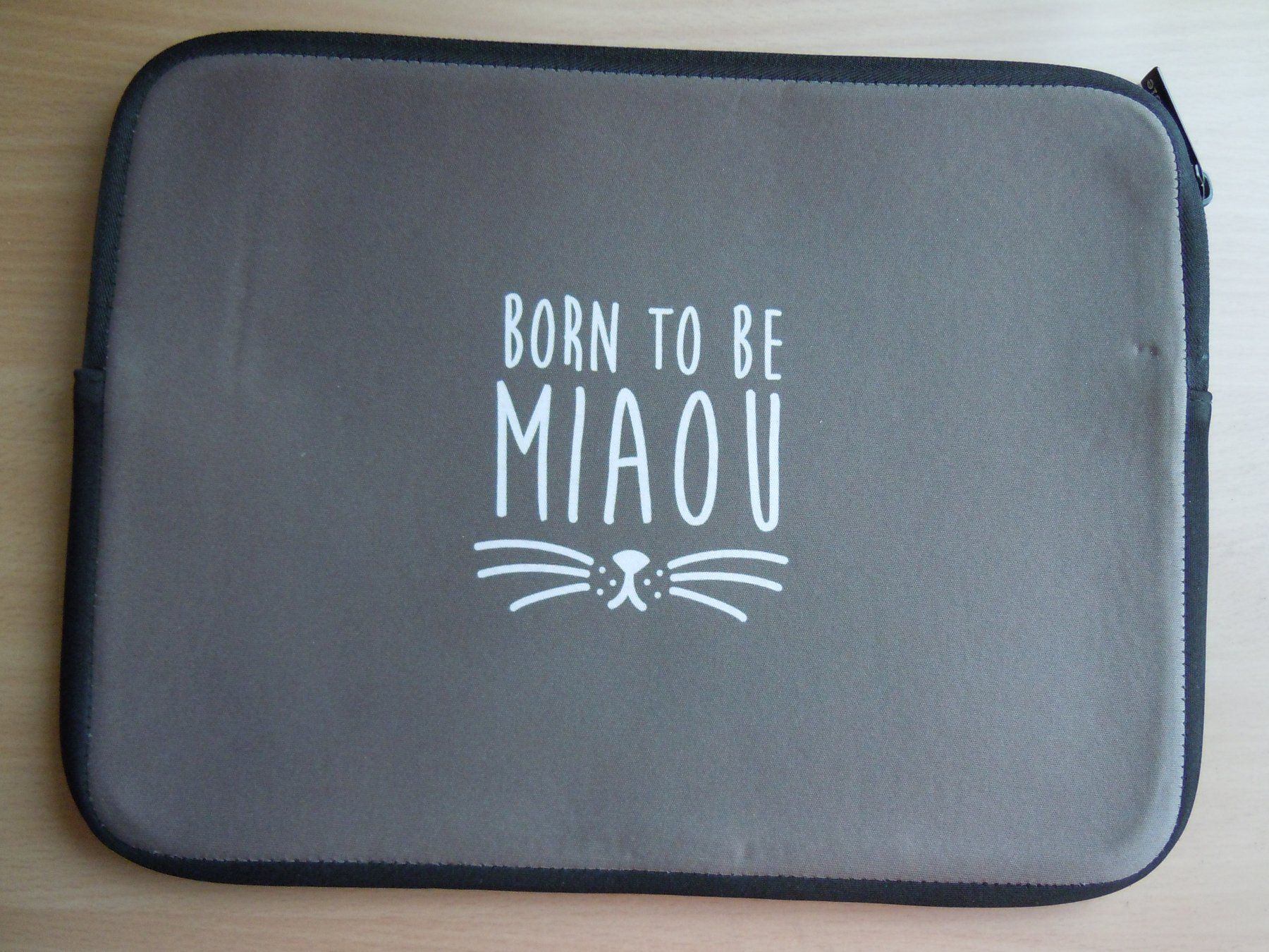 Covers & Borse: Laptop / Tablet Hülle Miaou – Usato da Luzern venduto da Baumli1