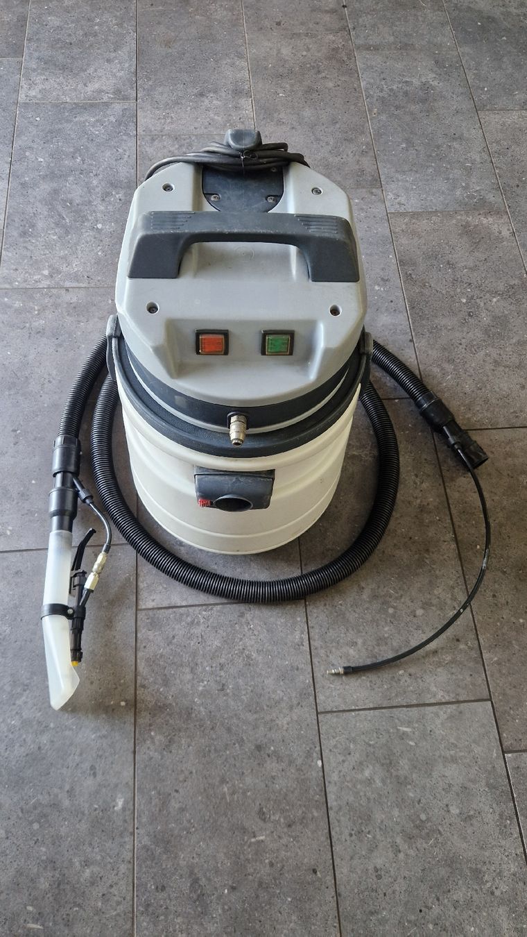 Profi Waschsauger/Sprühsauger für Teppichreinigung! (Gebraucht) in Aeschlen für CHF 200 – nur Abholung auf Ricardo kaufen