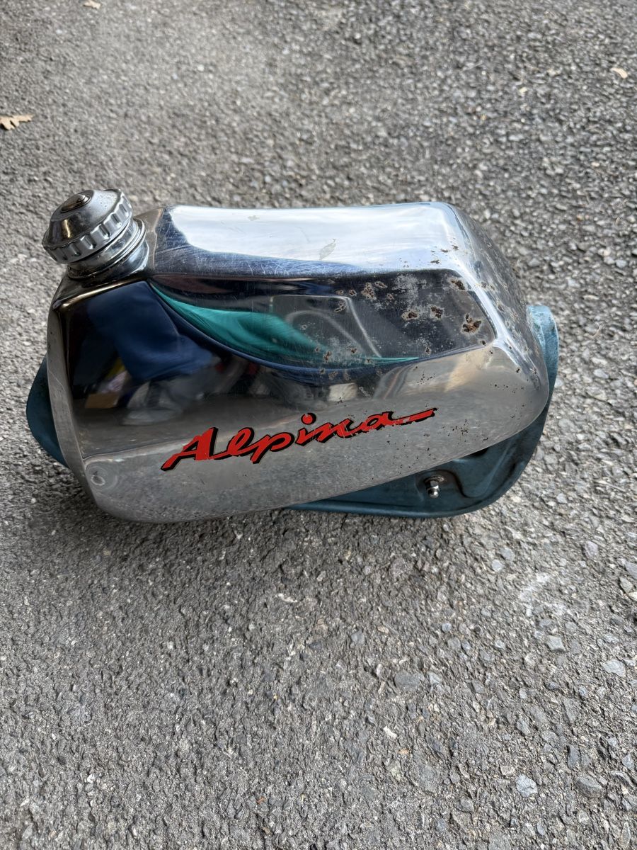 Alpina Parti ricambio per ciclomotori: Réservoir vélomoteur Alpina – Usato da Bouveret venduto da vit_br9v
