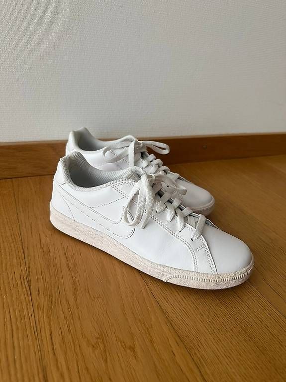 Nike Scarpe da donna: Nike Schuhe weiss – Usato da Wallisellen venduto da Michelle06