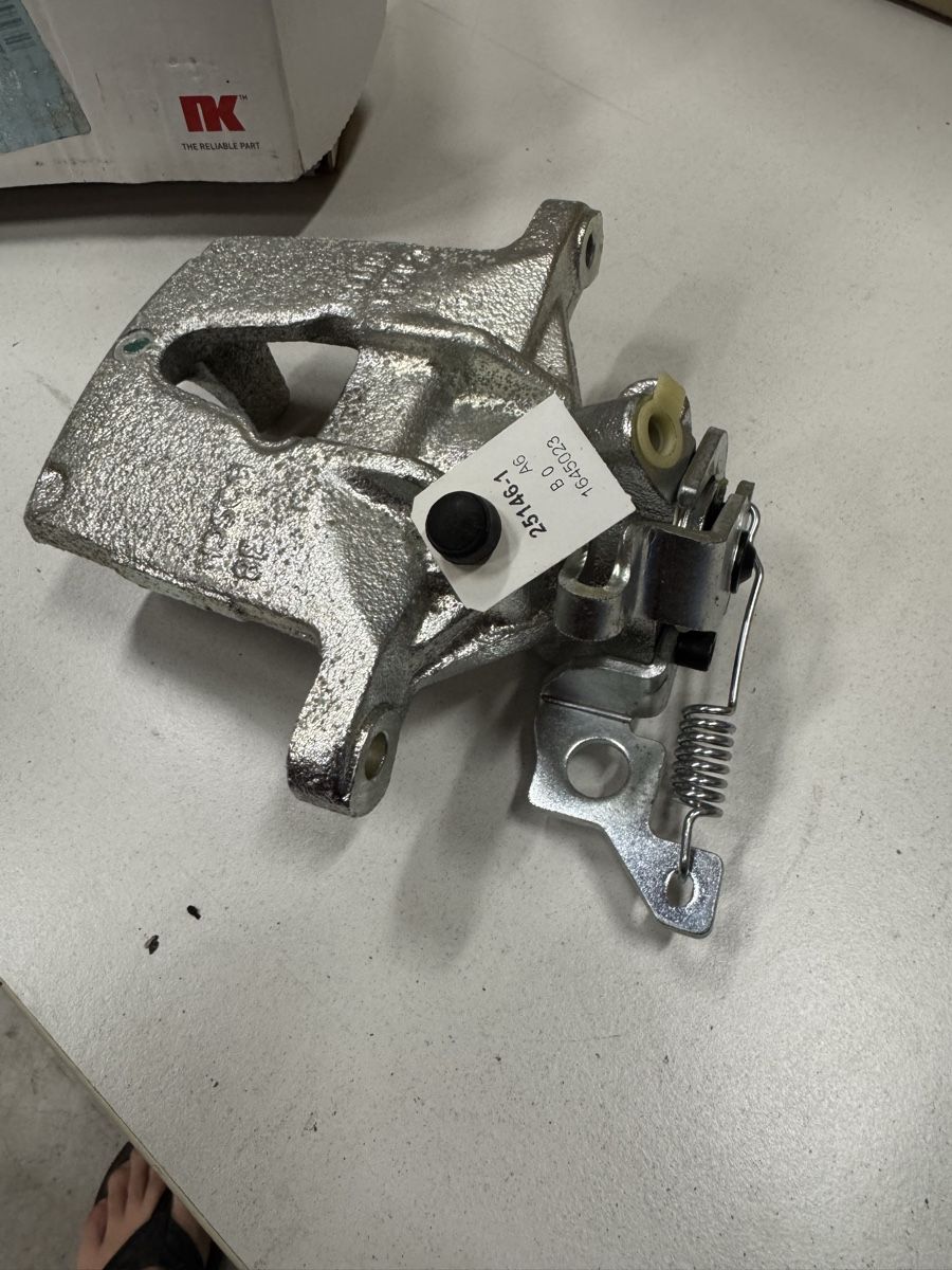 Ford Alle Autoersatzteile: Bremssattel Ford Mondeo Mk3 Kombi – Gebraucht aus St. Gallen von Gabver 2