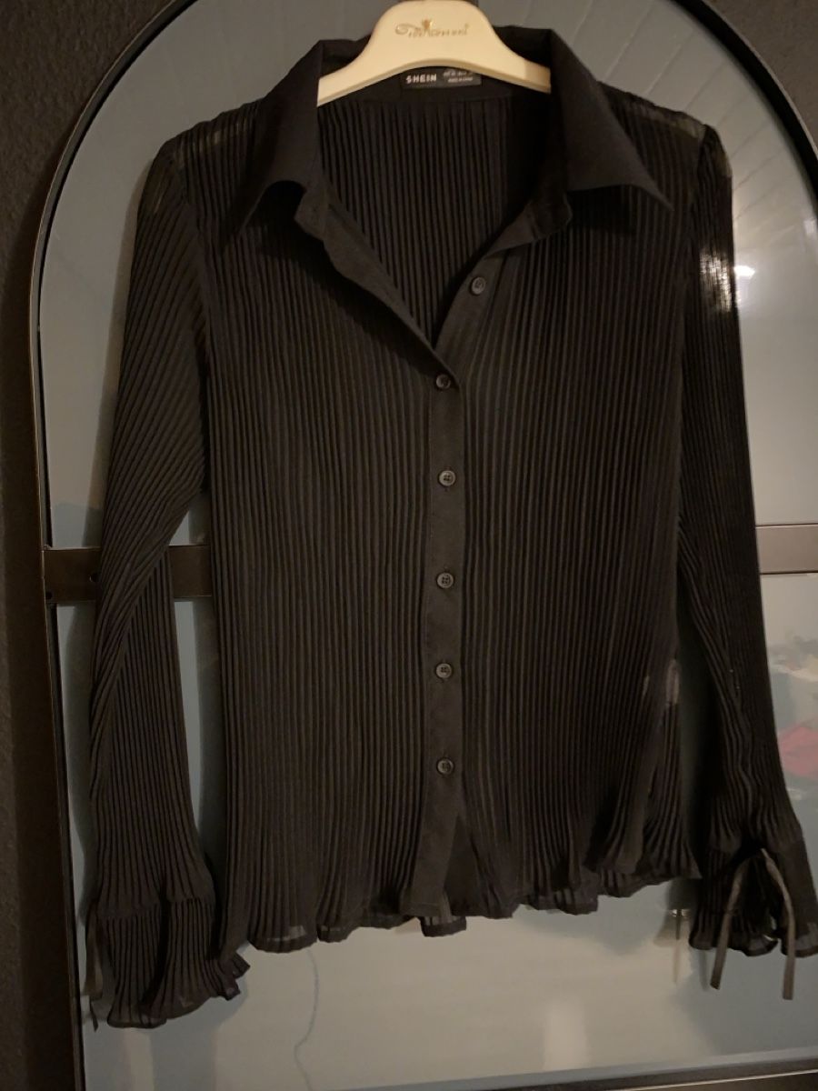 Shein Camicette: Schwarze Bluse mit Plissee-Design, Grösse XS – Nuovo (secondo la descrizione) da Sitterdorf venduto da SecondHandRe
