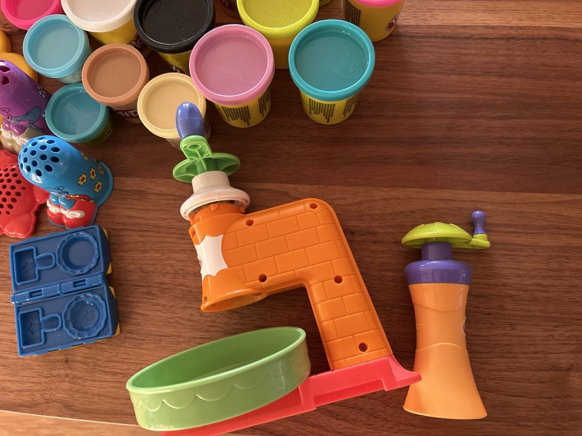 Play-Doh Modelliermasse: Play-Doh Förmchen plus gebrauchter Knete – Gebraucht aus Magden von ctw_mp7b 1
