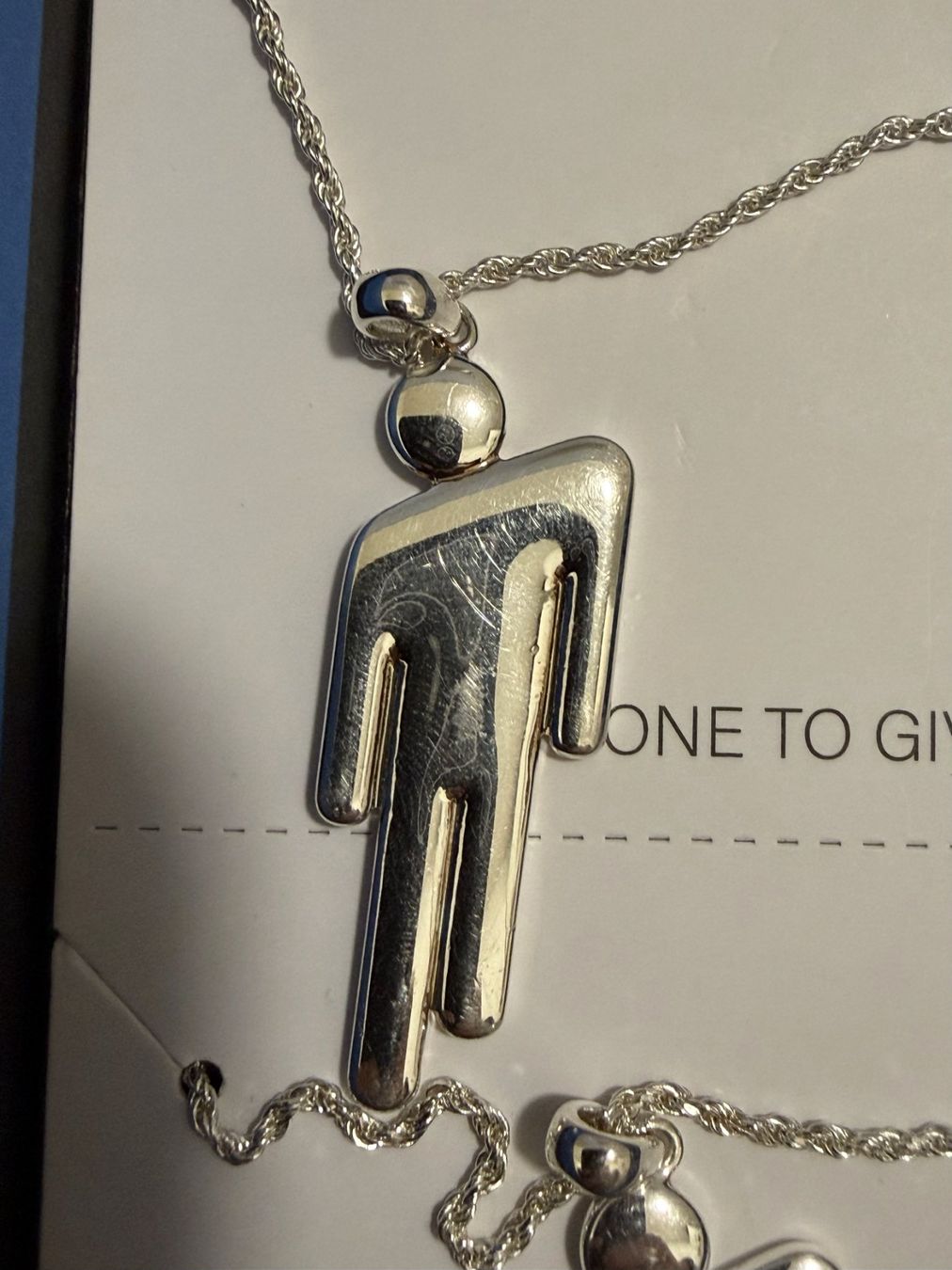 Colliers: Billie eilish Blohsh Silver Necklace 2 Pack – Neuf (Voir description) à Zürich par Nexaro 2
