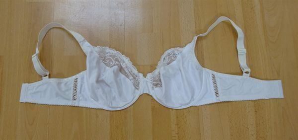 Altra biancheria intima: Rosa Faia - BH - 75 E - weiss – Usato da Zofingen venduto da Justizia_01 2