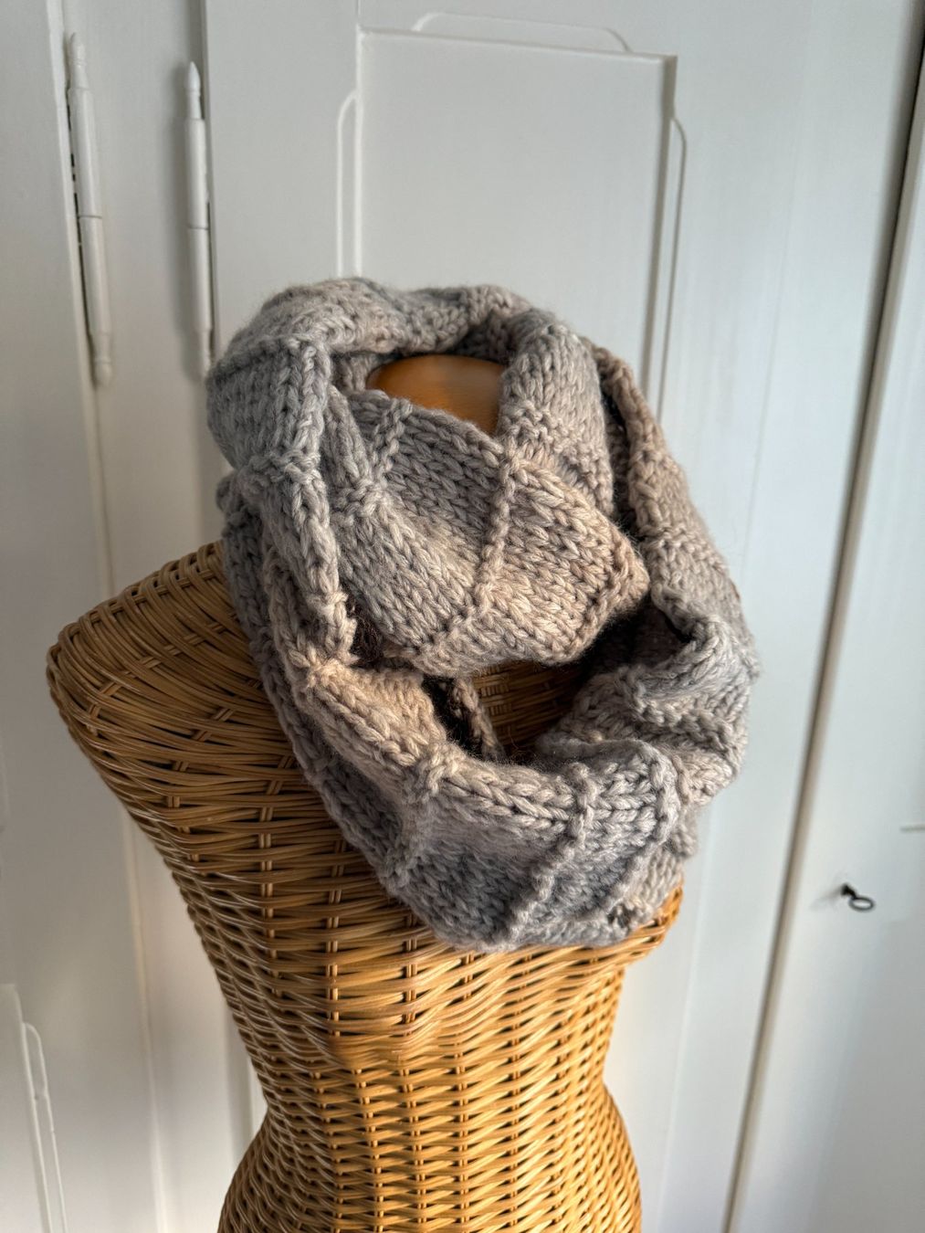 Foulards, Tücher & Schals: Strick Schlauchschal Loop beige-grau – Gebraucht aus Zürich von Diazaio 1