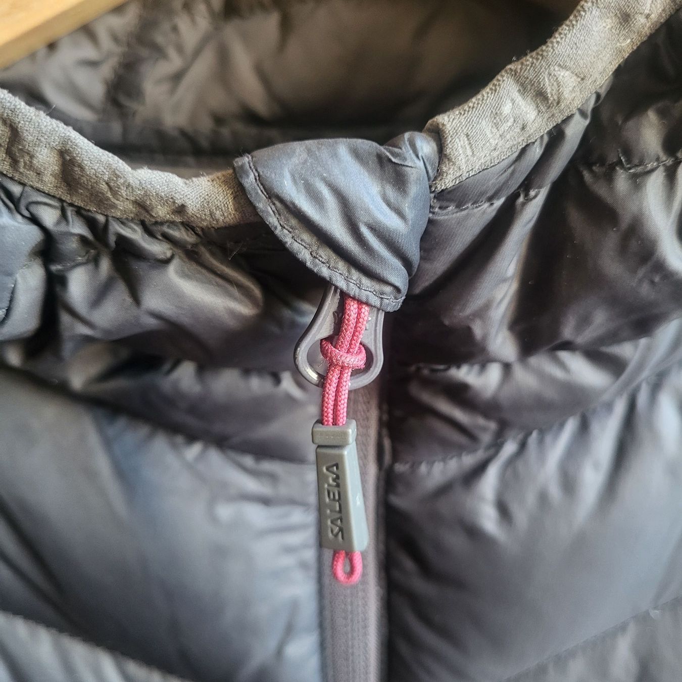 Salewa Giacche: SALEWA Daunenjacke Gr. 40 Dunkelgrau – Usato da Tägertschi venduto da TheChange 4