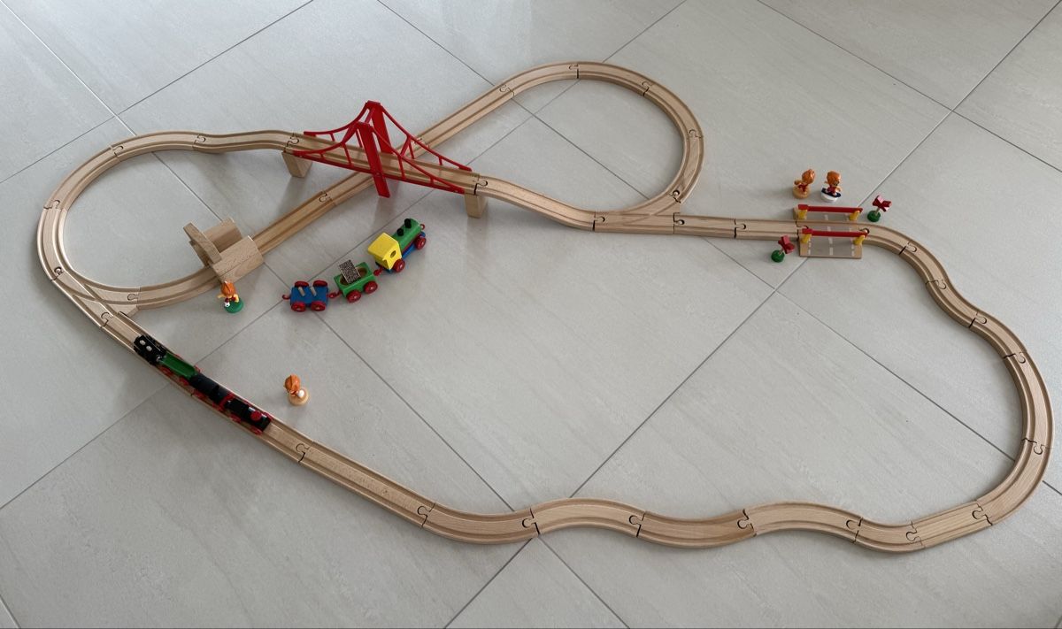 Brio Spielzeuge: Brio Holzeisenbahn mit Brücke etc. – Gebraucht aus Bassersdorf von Buesler7