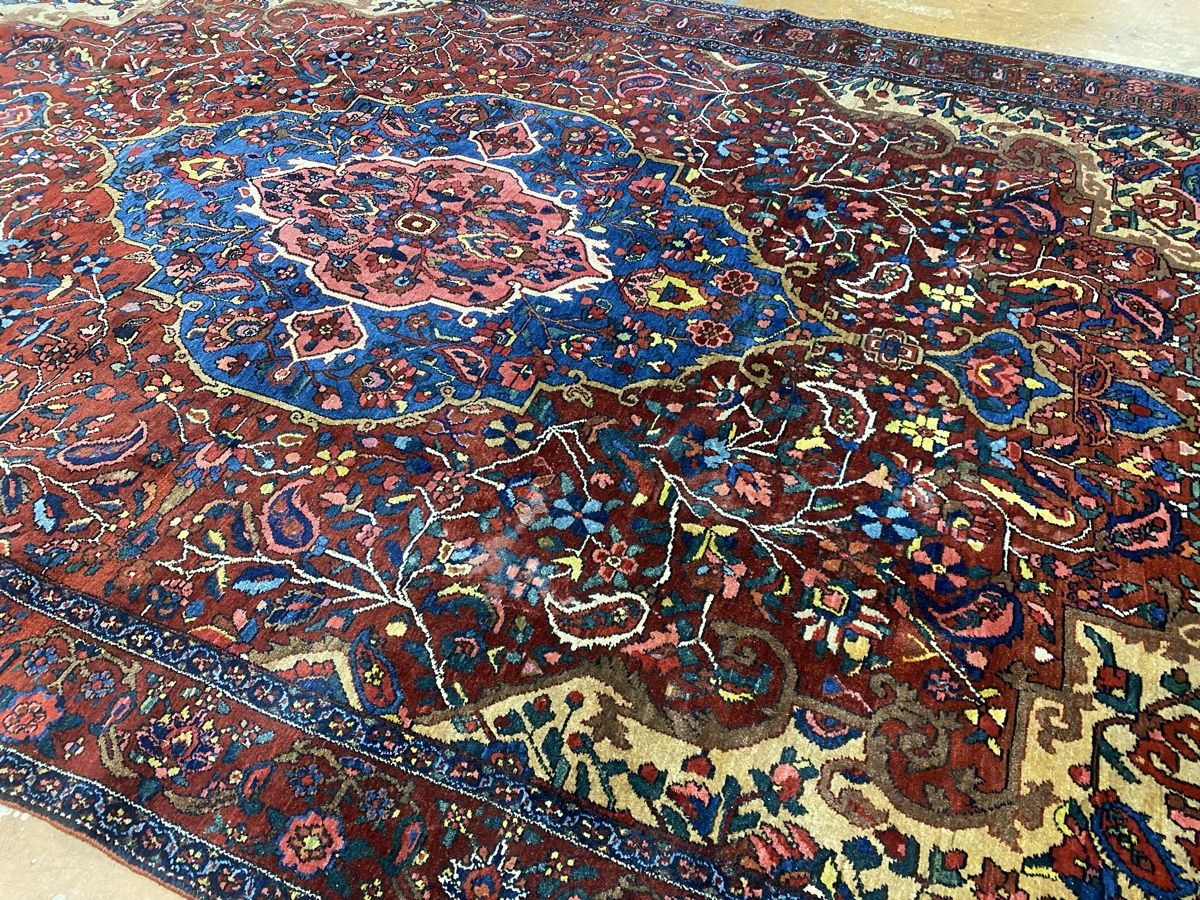 Tappeti: Antike Perser Teppich Bakhtiar mit natürliche Farben – Usato da Männedorf venduto da Adamiat