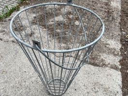 6 Heuraufen hängend