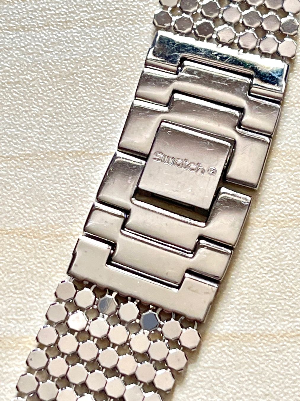Swatch Uhren: Swatch Damenarmband, silberfarben – Gebraucht aus Grenchen von chththl 3