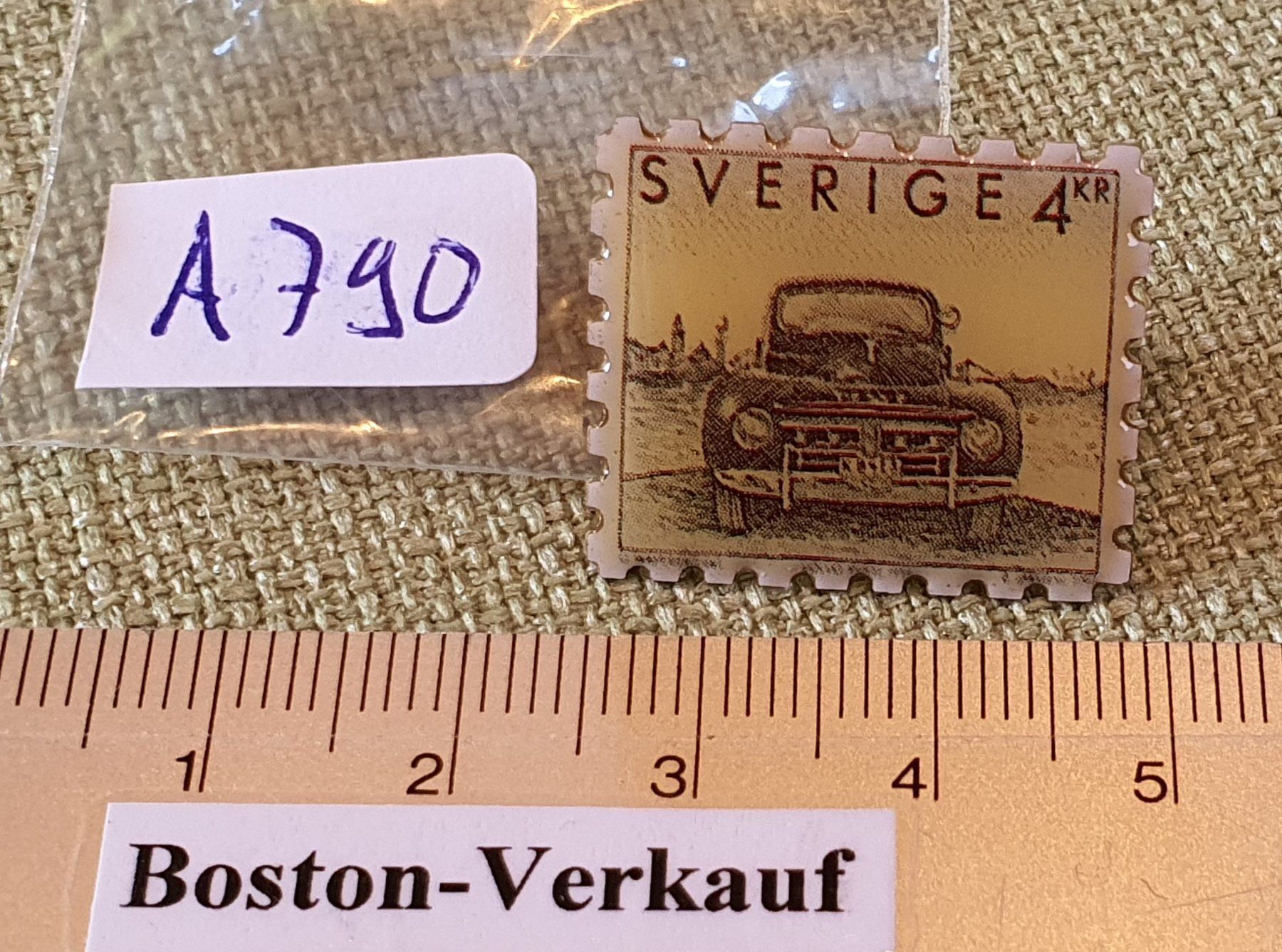 Plaketten & Abzeichen: A790 - Pin Briefmarke Sverige 4 KR – Gebraucht aus Reinach BL von Boston-Verkauf 2