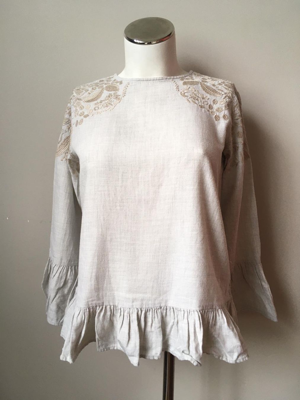 Zara Blusen: Blouse Zara Basic beige brodée - 98% coton - S – Gebraucht aus Troinex von Irisglo