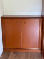 Hochwertiges Sideboard aus Kirschbaum – 2 Türen