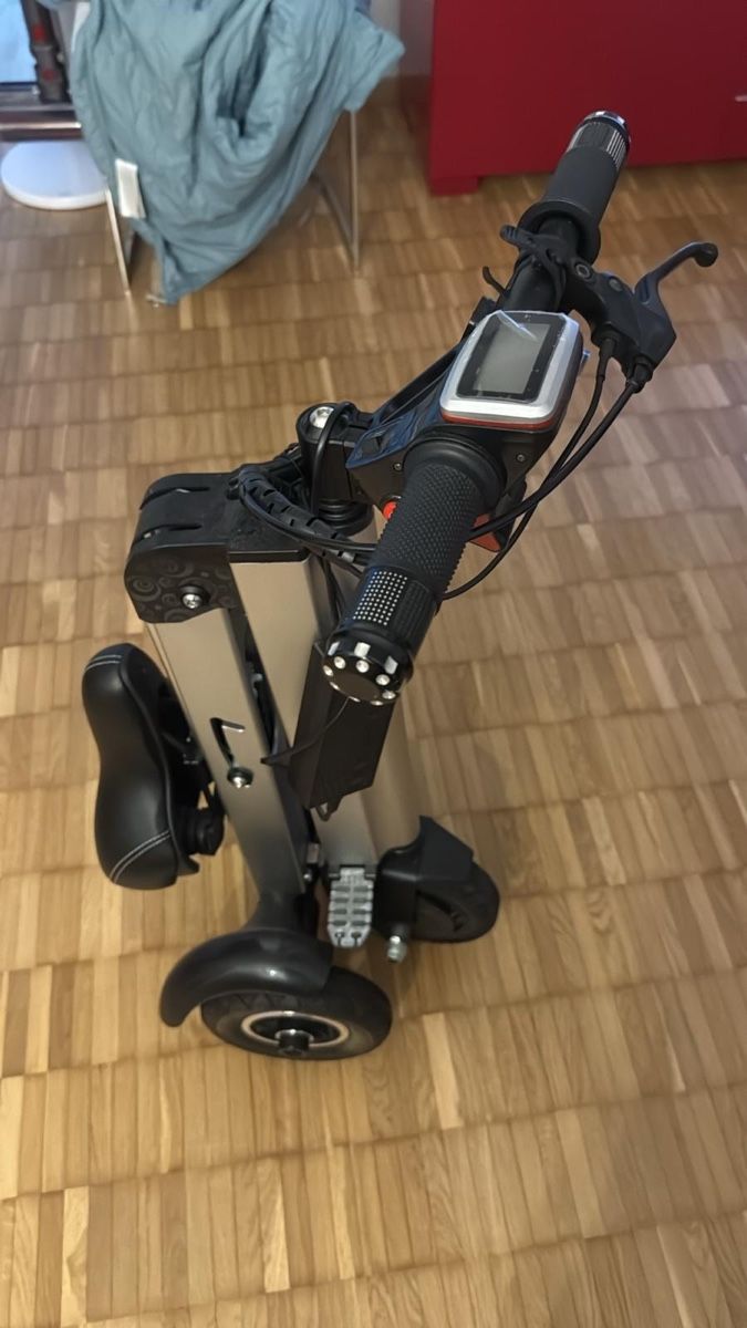 Scooter: Faltbares Elektro Dreirad E-Scooter mit Sitz inkl. Ladegerät – Nuovo (secondo la descrizione) da St. Gallen venduto da Rgoerkem 2
