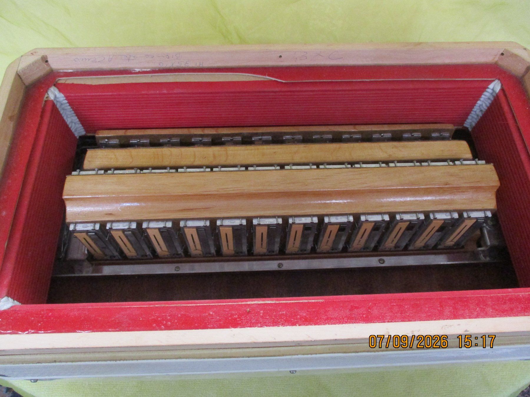 Strumenti musicali: Akkordeon Mengascini 3+3 – Usato da Jegenstorf venduto da Oktavio 6