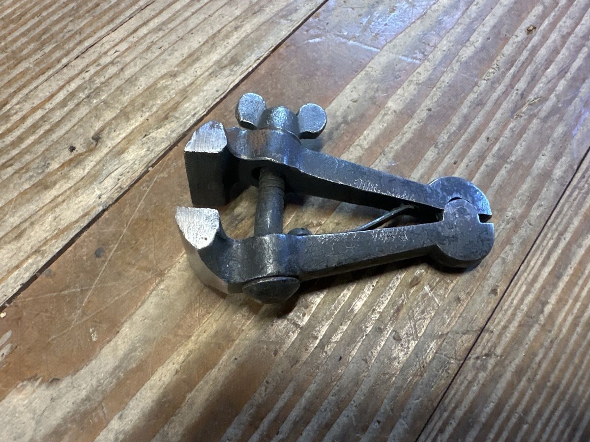 Tous les outils: Antike Metallklemme gebraucht – D'occasion à Baar par Hillsboro