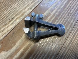 Antike Metallklemme gebraucht