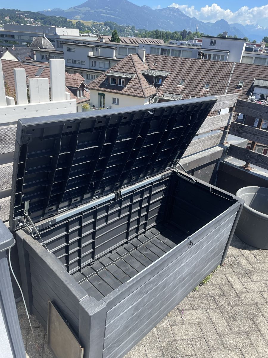 Keter Box contenitori: Keter Gartenbox Aufbewahrungsbox – Usato da Luzern venduto da Klabourettli 1