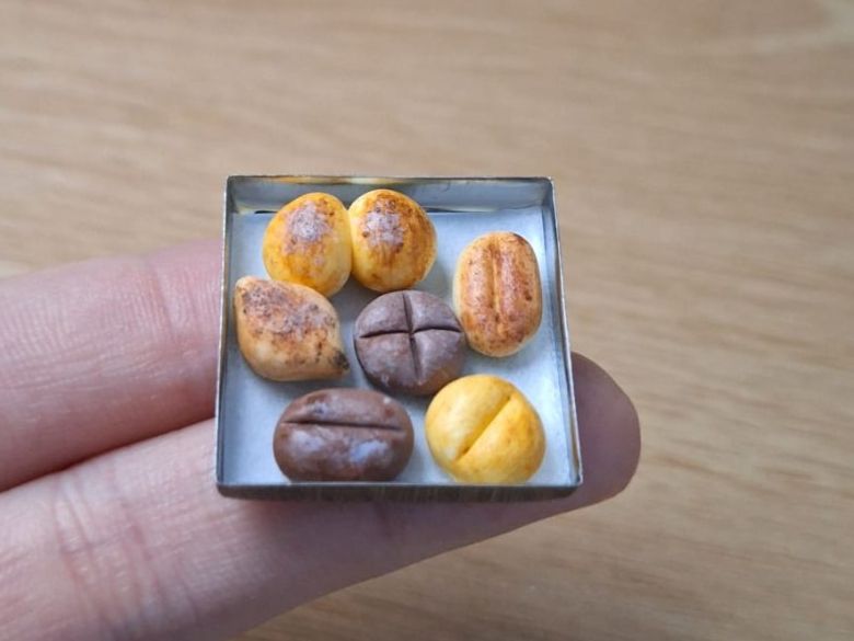 Puppenhäuser & -möbel: Brötli Backblech, Handgemacht, Puppenhaus – Neu (gemäss Beschreibung) aus Zürich von HandmadeTinyFood