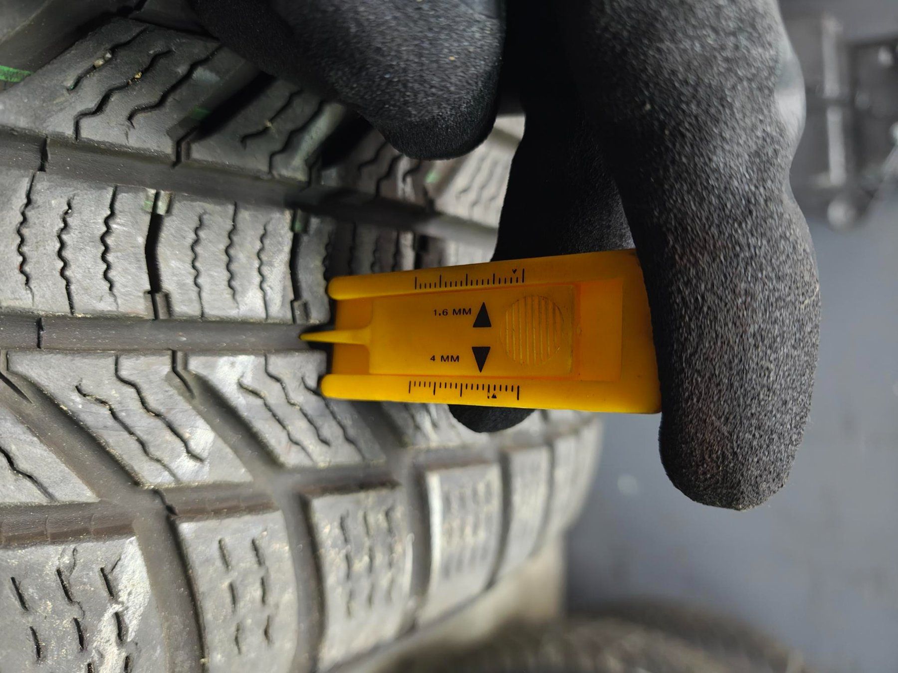Pneumatici & Ruote complete: Renault Megane E Tech 18 Zoll Original Winterräder – Usato da Winterthur venduto da EvilFairy 9