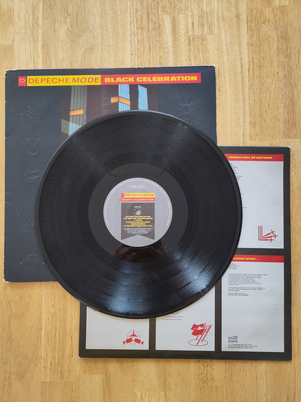 Dischi in vinile: Depeche Mode | "Black Celebration" | LP – Usato da Lausanne venduto da Otvald 2