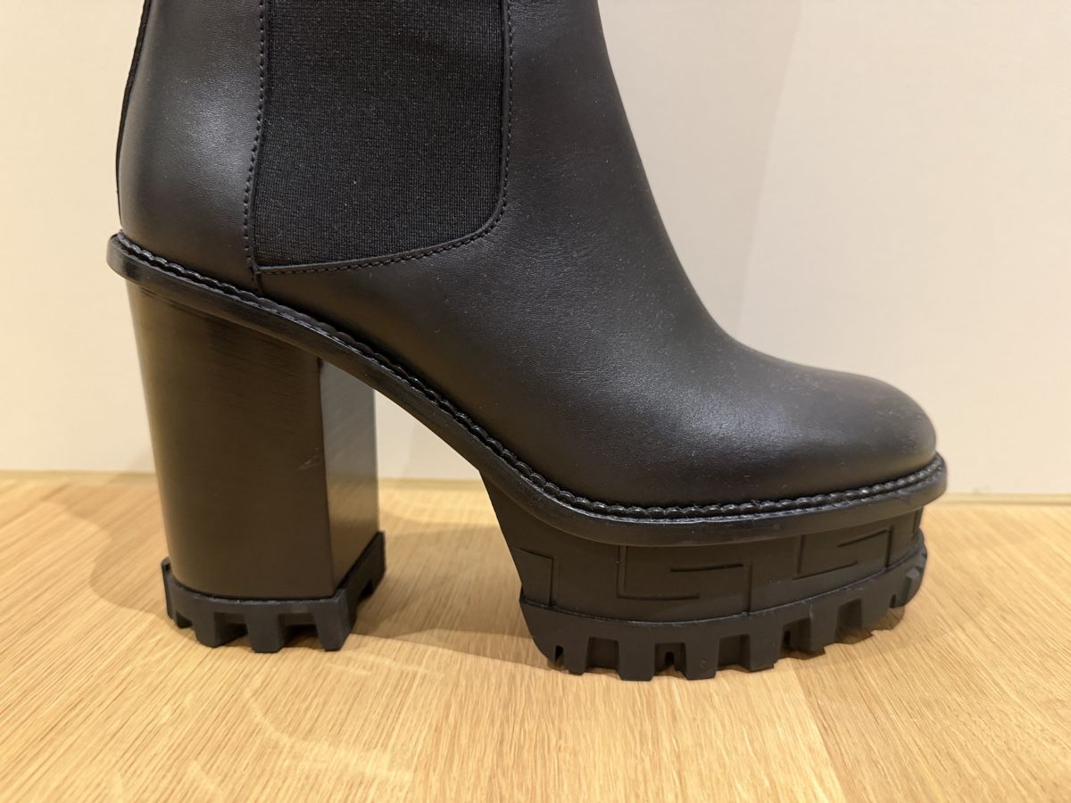Versace Damenschuhe: Stiefel Versace Gr. 39 – Neu (gemäss Beschreibung) aus Gümligen von eli13 2